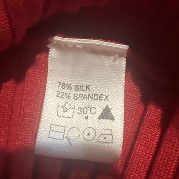 Sculpture Silk Women’s Red Pullover V Neck Medium Sexy Y2K Flattering - Picture 7 of 7